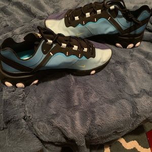 Men tennis shoes, never worn